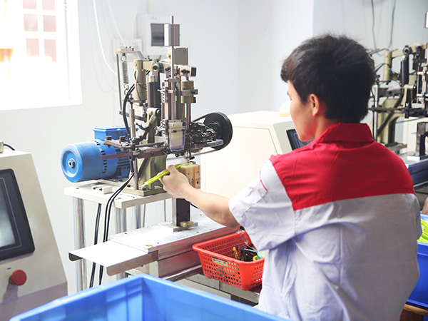 至細(xì)無(wú)塵毛刷生產(chǎn)車間（三）